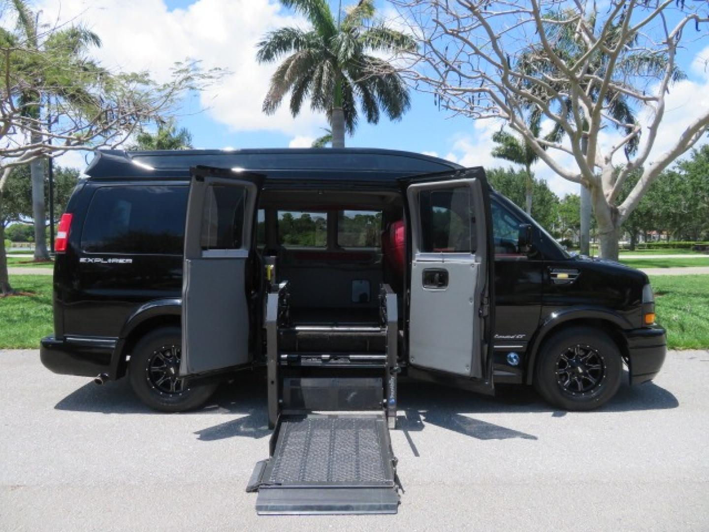 2018 Black /Red GMC Savana G2500 Cargo (1GTW7AFG9J1) with an 6.0L V8 OHV 16V FFV engine, 6A transmission, located at 4301 Oak Circle #19, Boca Raton, FL, 33431, (954) 561-2499, 26.388861, -80.084038 - Photo#34